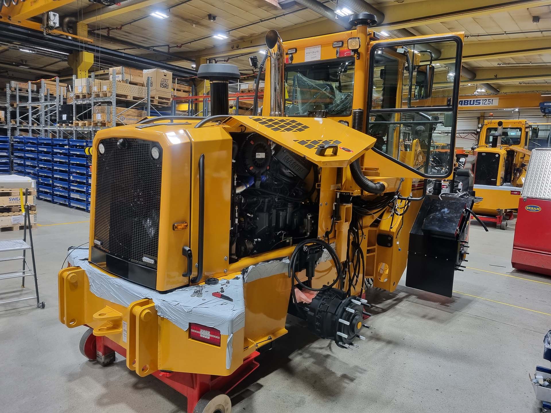 Ljubgy Maskin Background